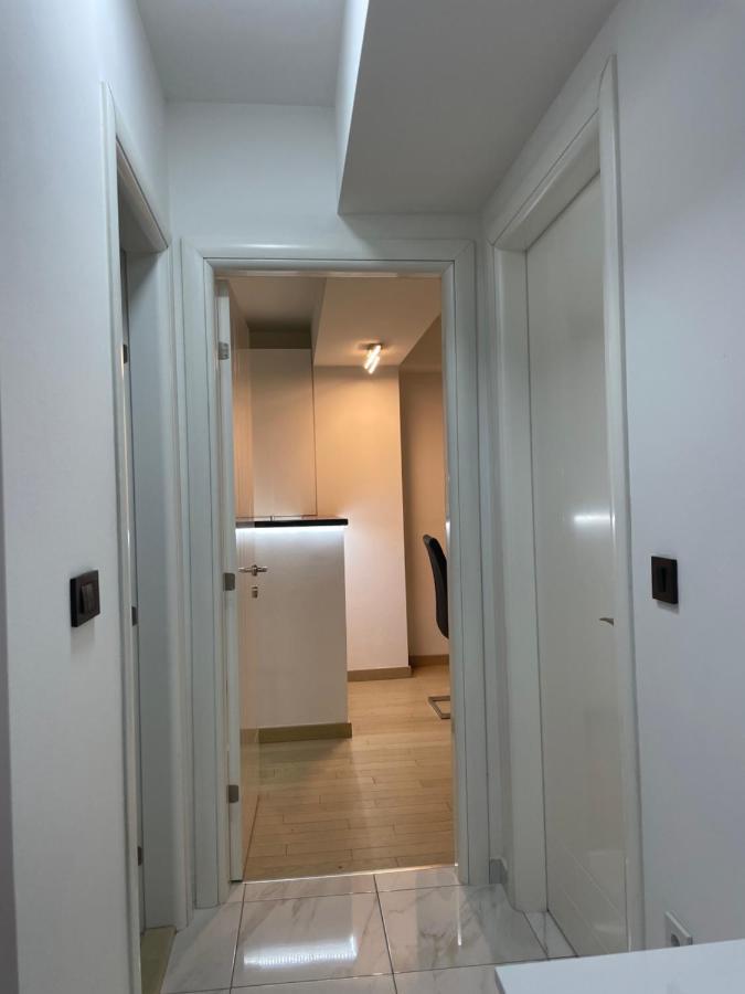 Luka Apartments Flatiron Skopje Bagian luar foto