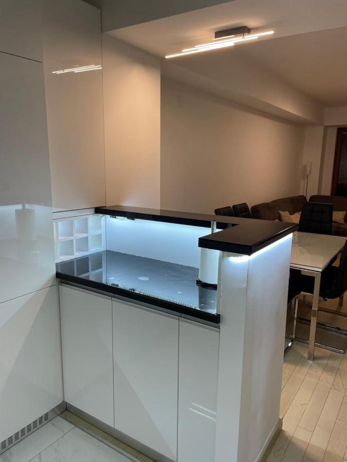 Luka Apartments Flatiron Skopje Bagian luar foto
