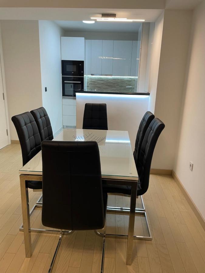 Luka Apartments Flatiron Skopje Bagian luar foto