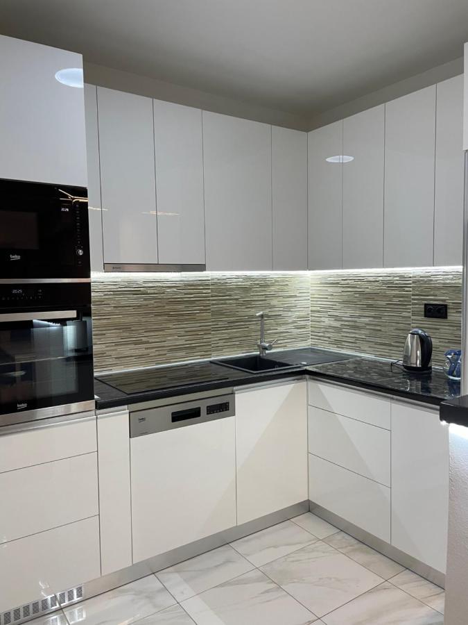 Luka Apartments Flatiron Skopje Bagian luar foto