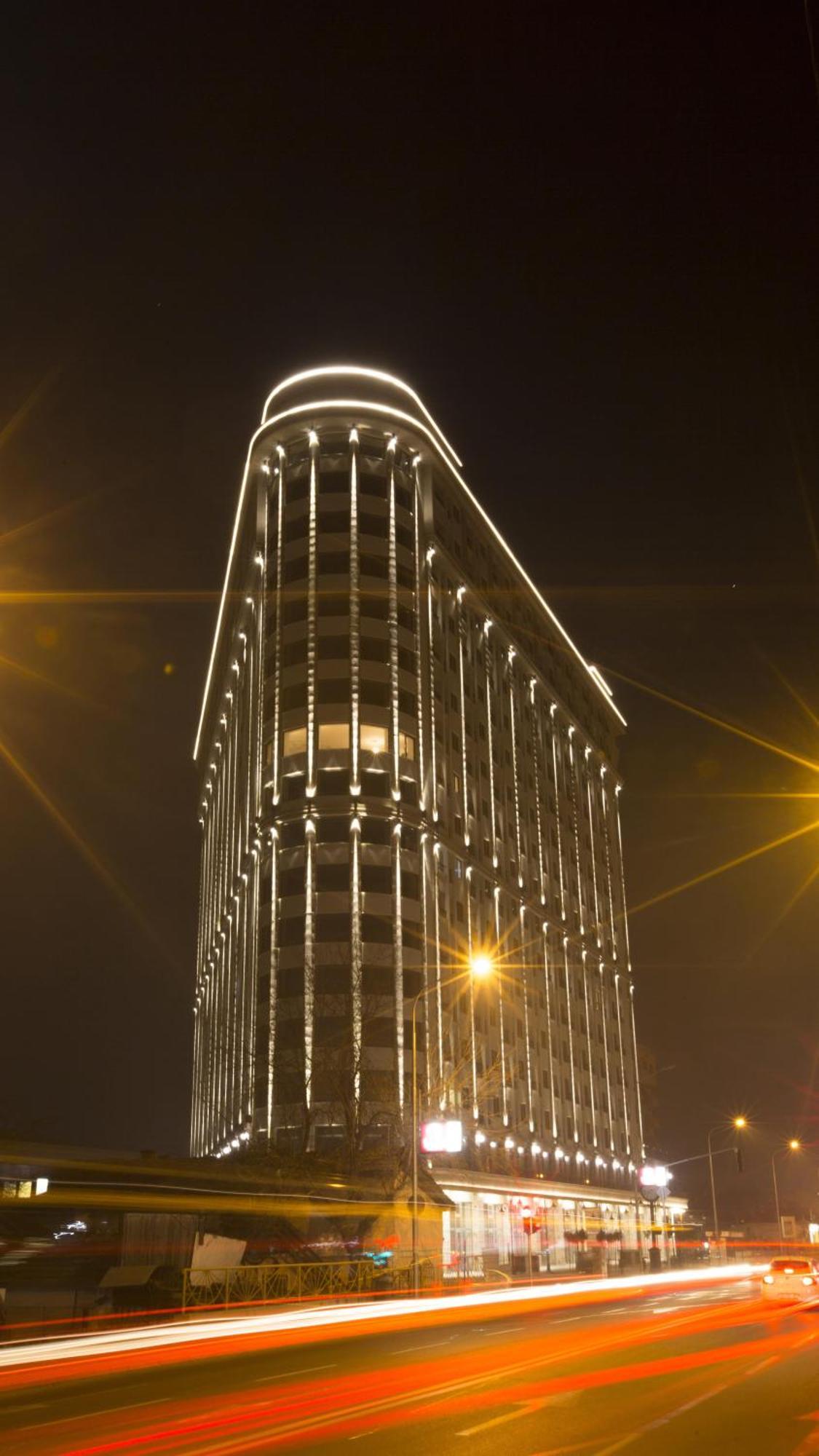 Luka Apartments Flatiron Skopje Bagian luar foto
