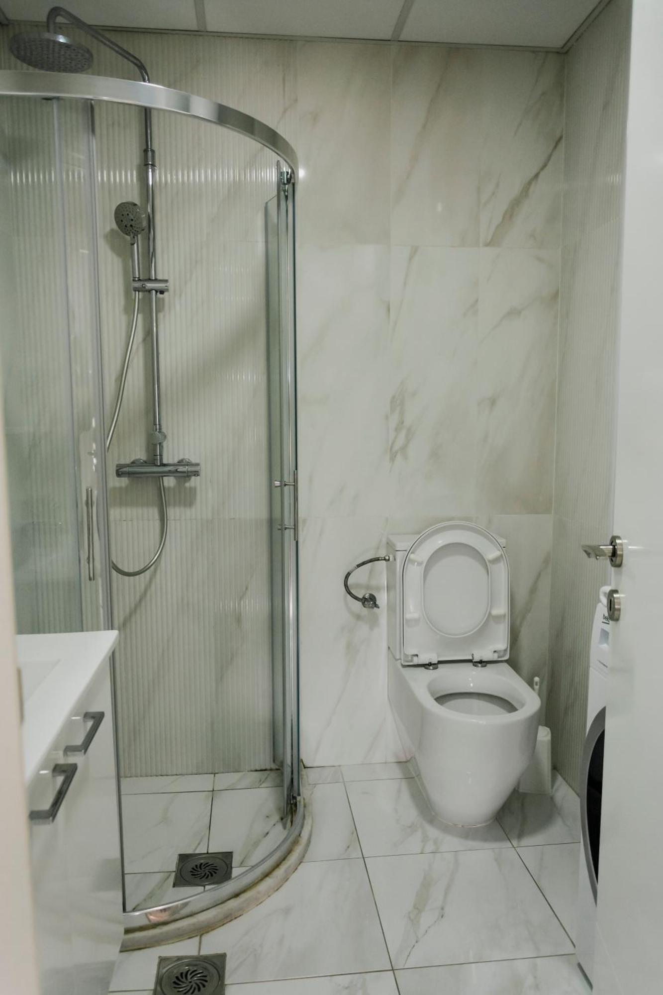 Luka Apartments Flatiron Skopje Bagian luar foto