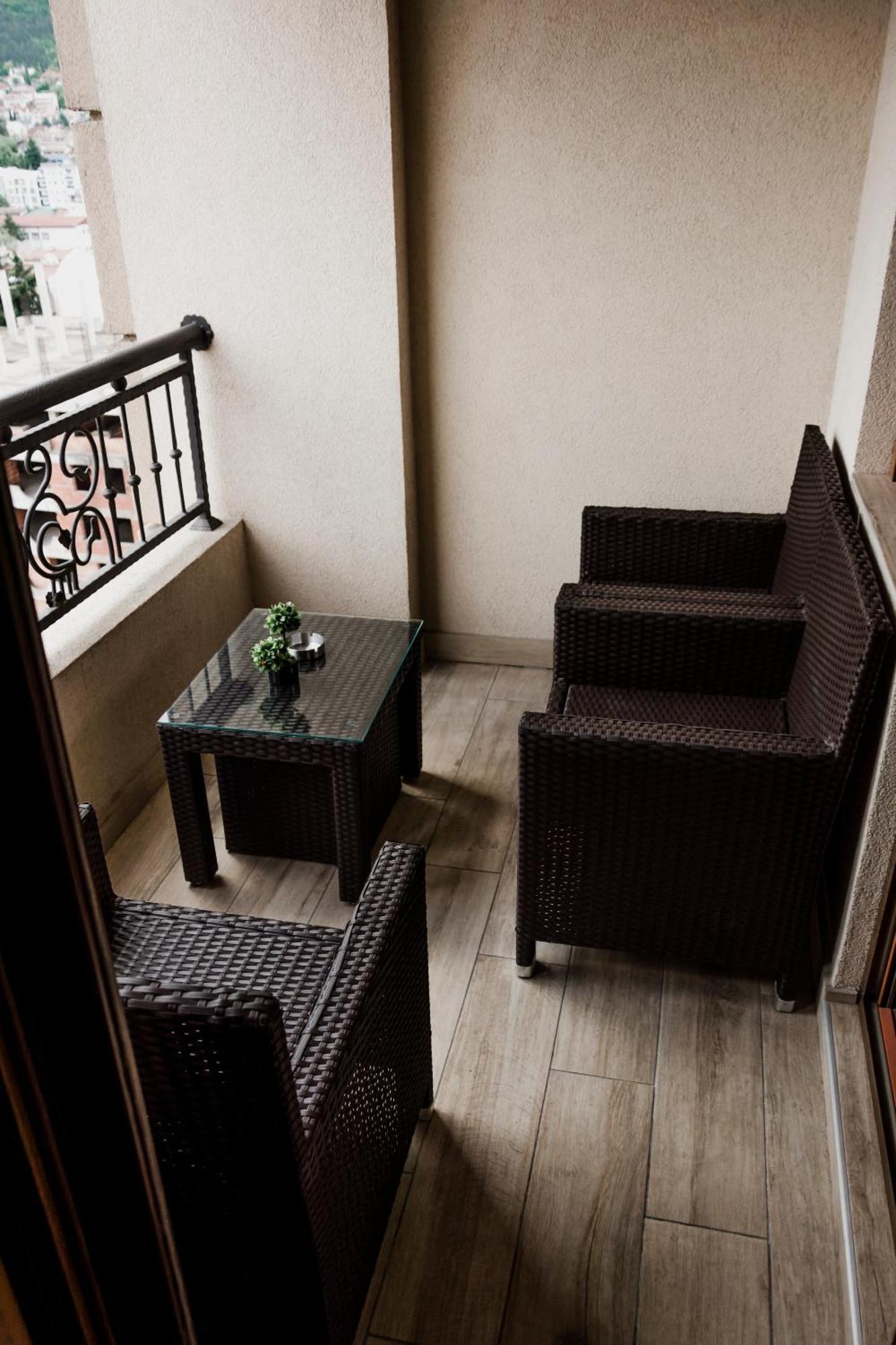 Luka Apartments Flatiron Skopje Bagian luar foto