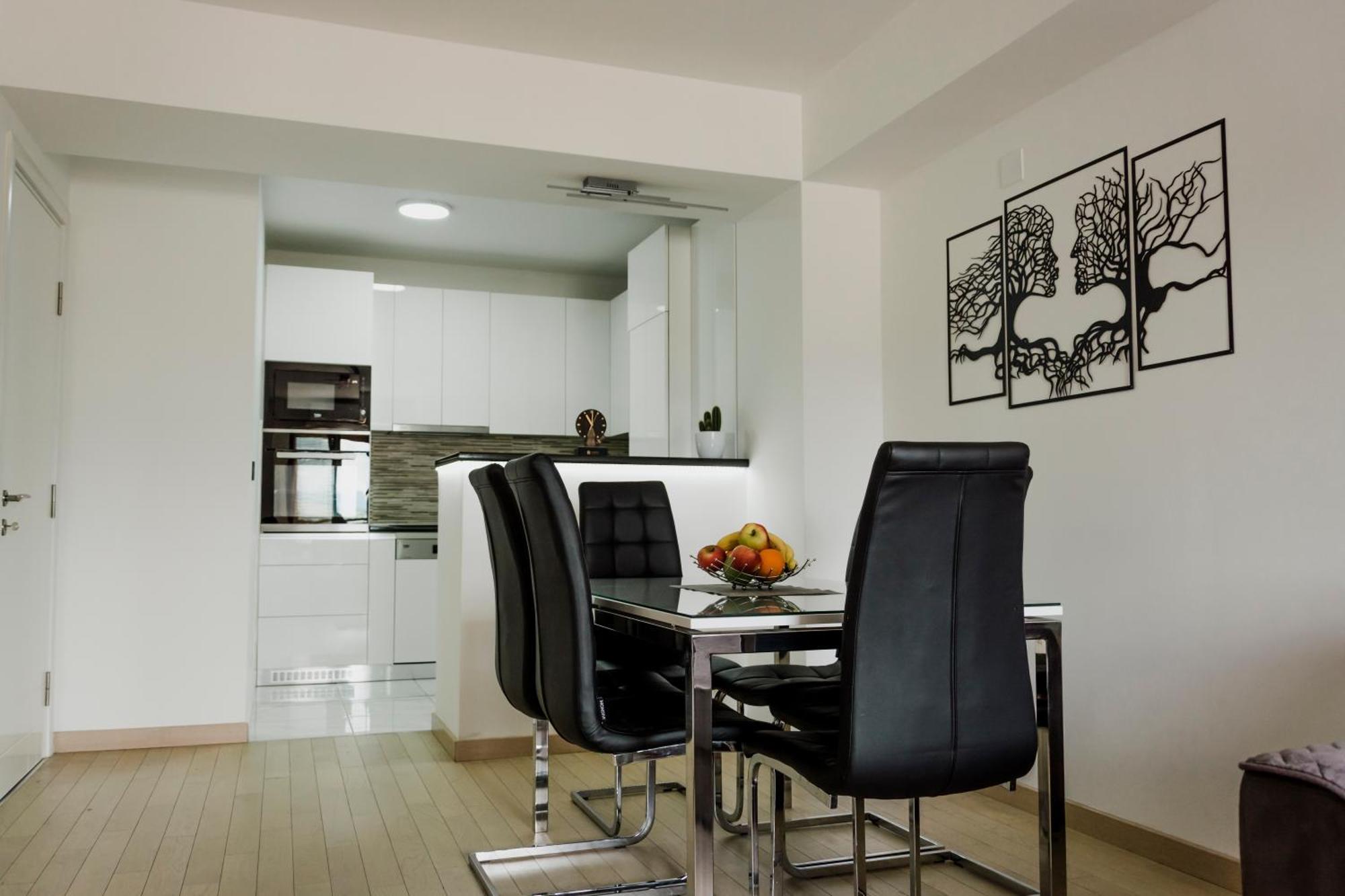 Luka Apartments Flatiron Skopje Bagian luar foto