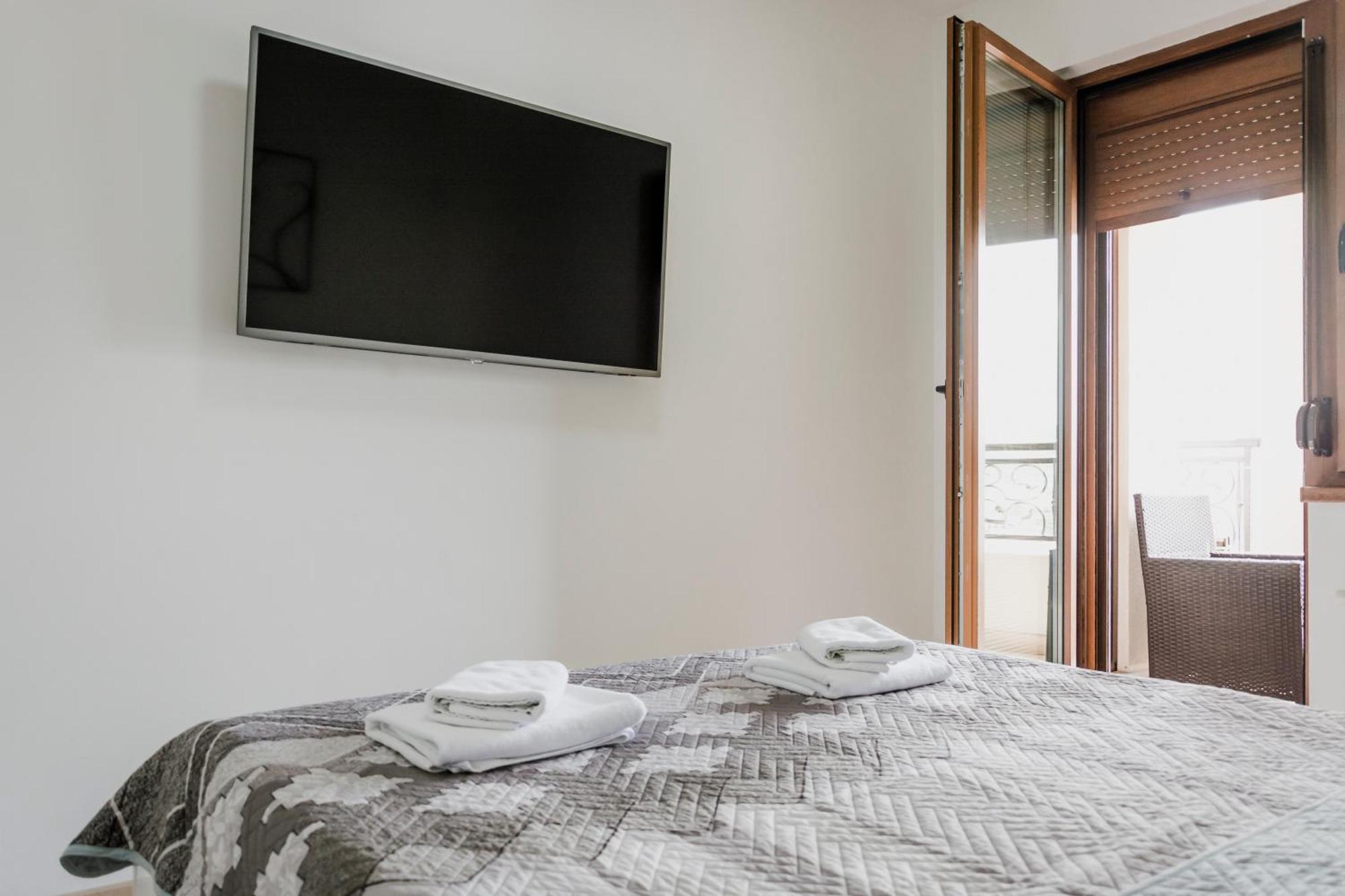 Luka Apartments Flatiron Skopje Bagian luar foto