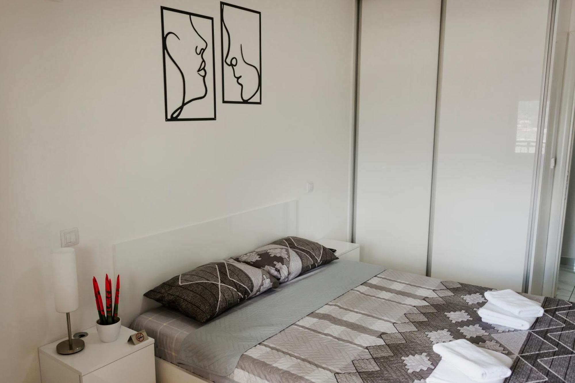 Luka Apartments Flatiron Skopje Bagian luar foto
